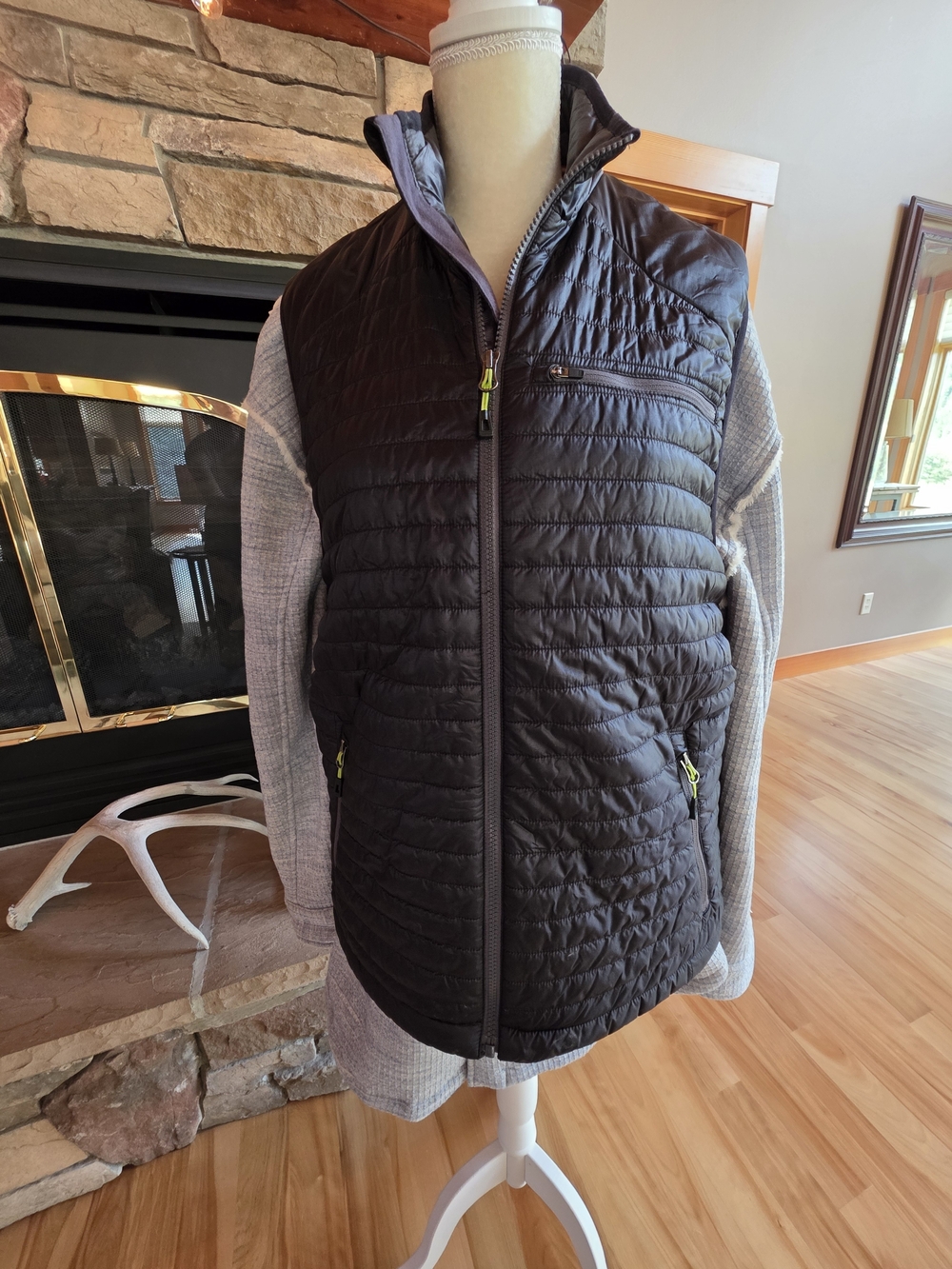Orvis Men's Black Quilted Lightweight Vest